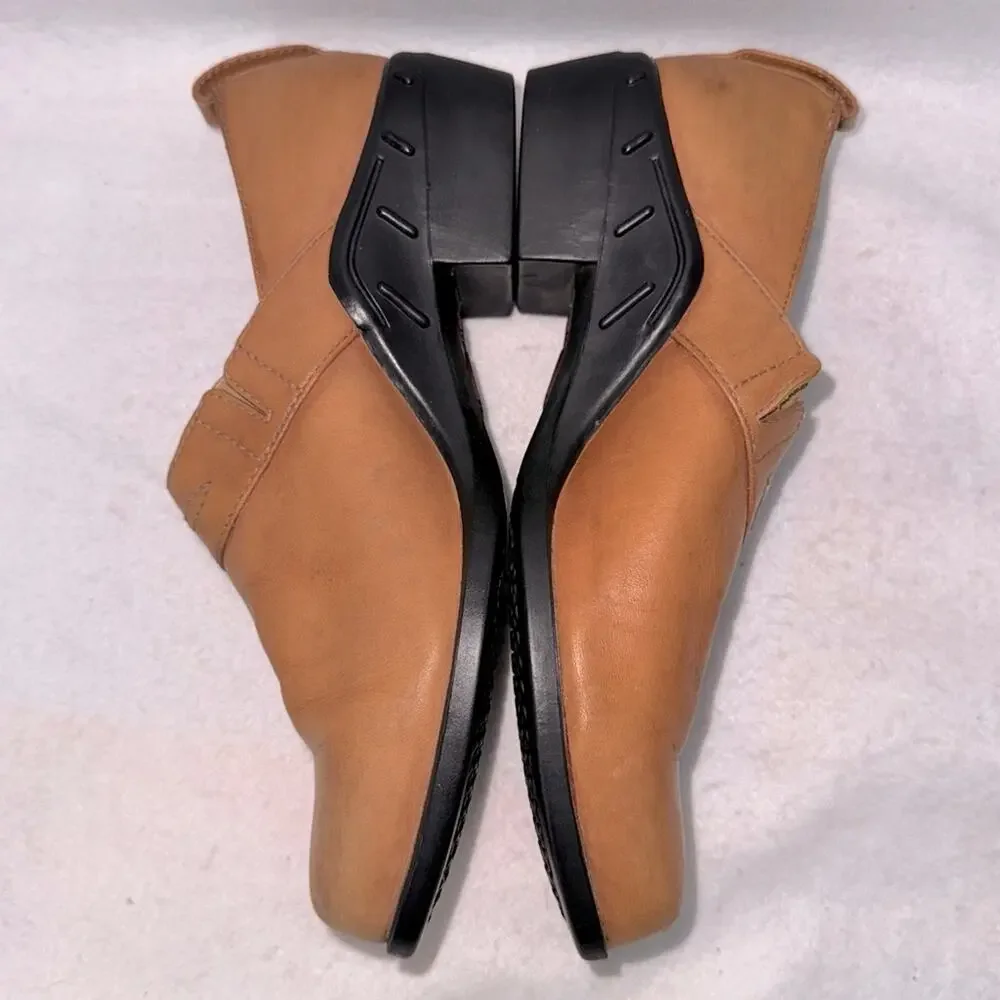 Women’s Ariat Leather Slip-on Booties Tan size 6.5 Western Cowboy